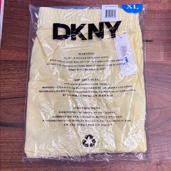 DKNY Cotton Shorts in Citrus Yellow Women’s Size XL New with tags! - Picture 2 of 6